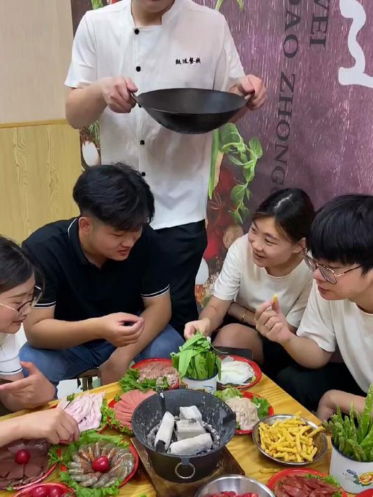 地摊火锅开店面积要多大合适?十几平米就能起步,创业模式非常灵活