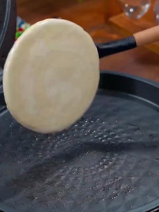 肉夹馍饼胚,加热后外酥里软