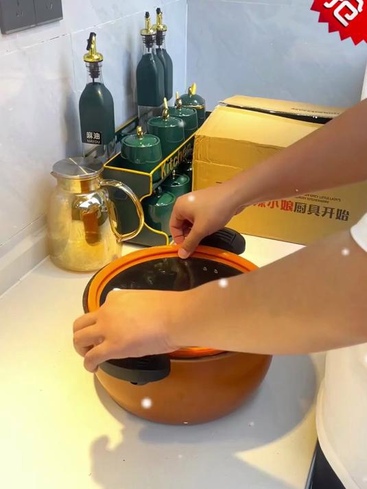 不要再花大价钱去买高压锅了，这款微压锅煲汤炖肉更香