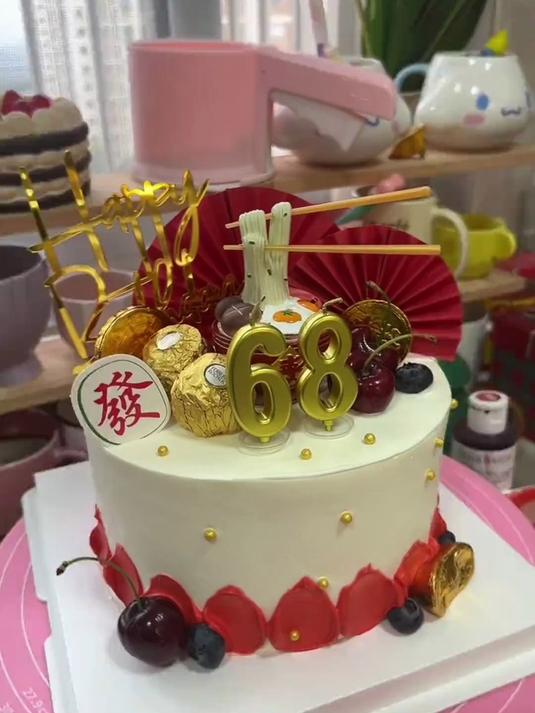 记一个蛋糕的诞生……从烤胚到抹面到装饰,强烈安利这个草莓奶油