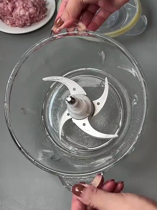 绞肉机清洗技巧:有效使用保鲜袋和安全清理方法
