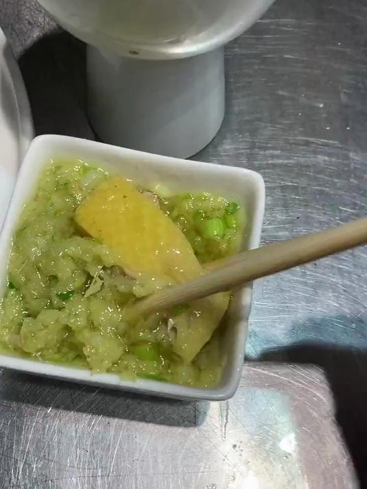 给大家分享一款实战好吃不正宗的白切鸡煮鸡的品质大小火候很关键