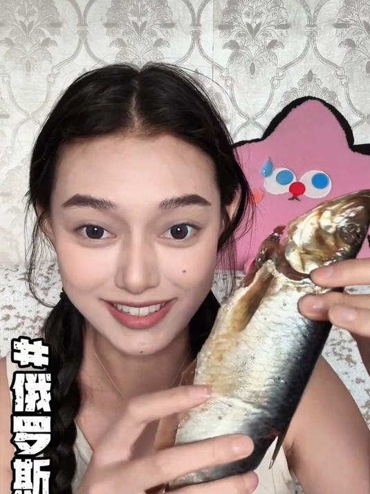 俄罗斯熏鱼油香油香的!我好爱