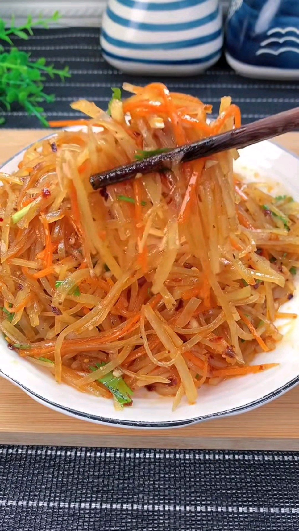 凉拌土豆丝的家常做法,凉拌土豆丝怎么做好吃又简单?