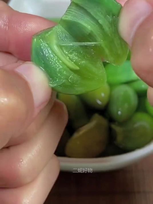 老坛腊八蒜,脆爽鲜香,好吃不?