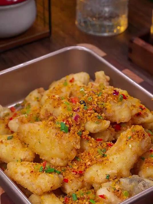 酥脆可口的避风塘炒鱼