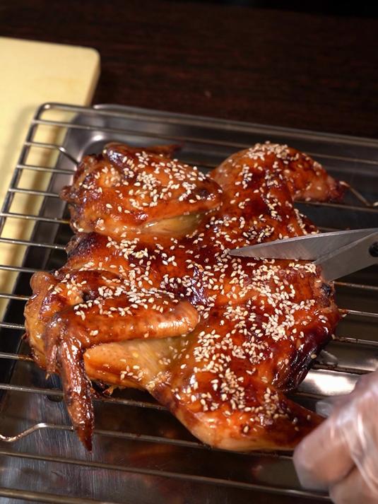 表皮轻薄焦脆，微麻微辣的家庭版中式烤鸡~