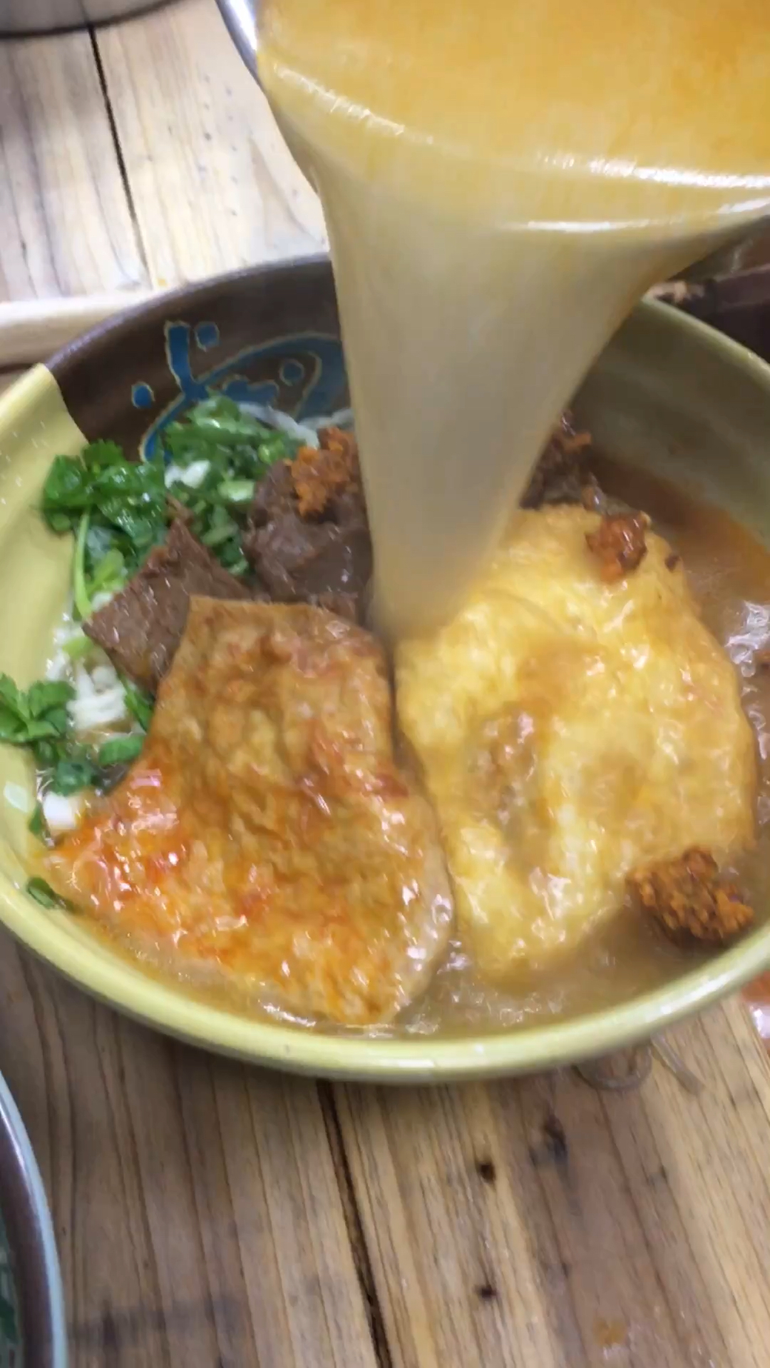 难得这家店的牛肉汤这么正宗,跑了十多家就这家本土的最正宗淮南牛肉汤!
