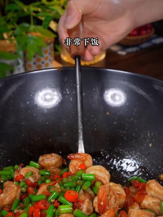 超级下饭的蒜苔炒虾仁