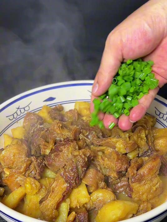 土豆炖牛肉的做法