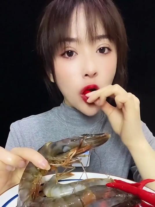 新鲜海捕黑虎虾！蒜蓉粉丝蒸，鲜甜爆汁