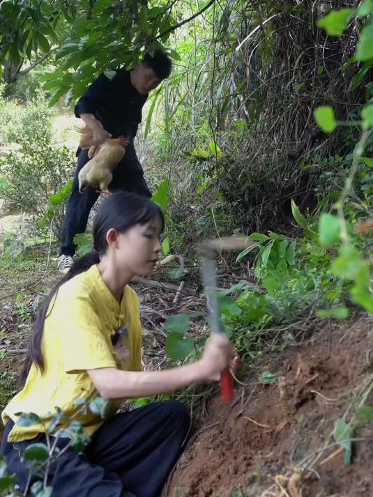 为你喜欢的人炖一锅野生党参鸡汤,今天汤的的味道就和老公今天的嘴一样,特别甜!