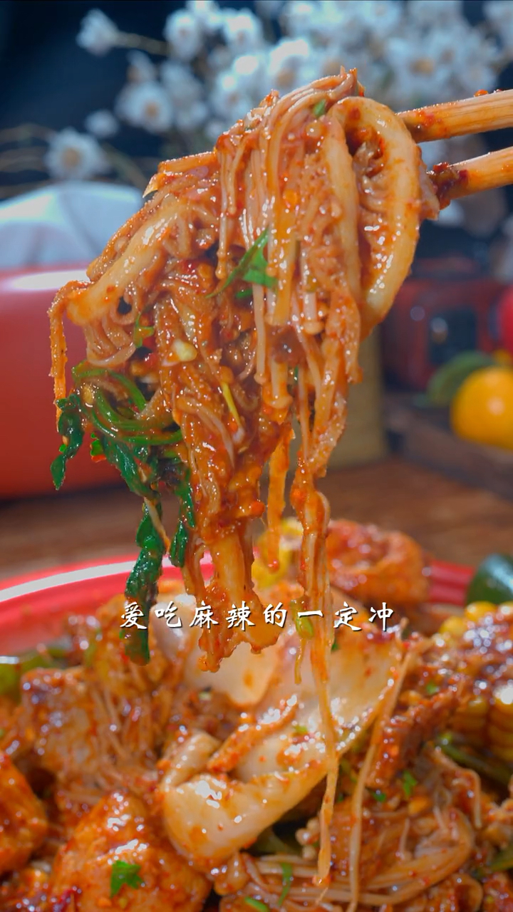 去过成都的应该都知道,那个巨火的干拌冒菜