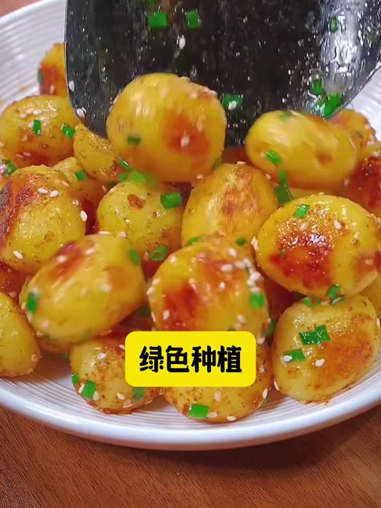 黄心小土豆一绝，粉糯绵软似豆沙，咖喱炖煮超下饭