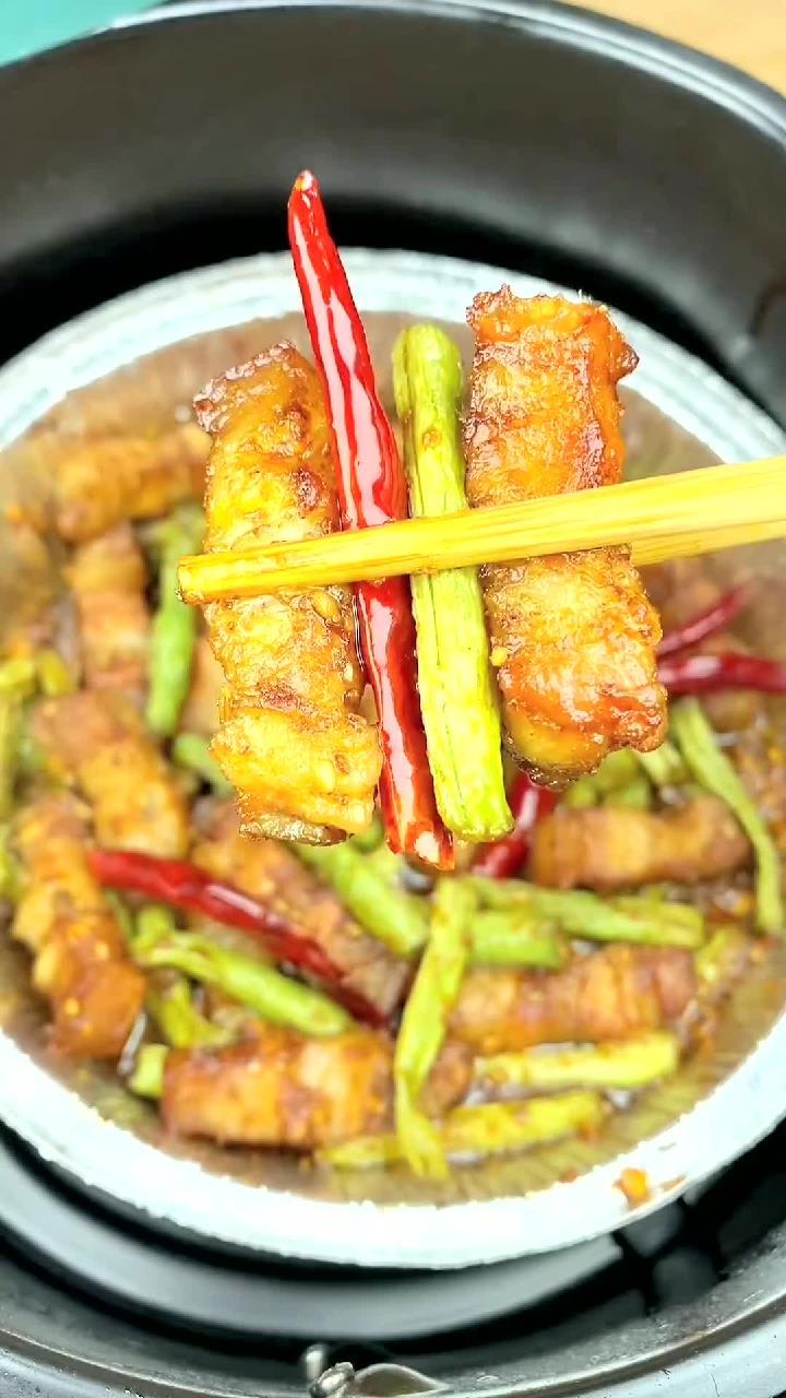 家人们,空气炸锅做的五花肉烤豆角来啦,简单好做又好吃