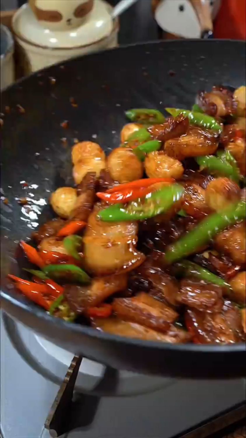 农家小炒五花肉炒鹌鹑蛋