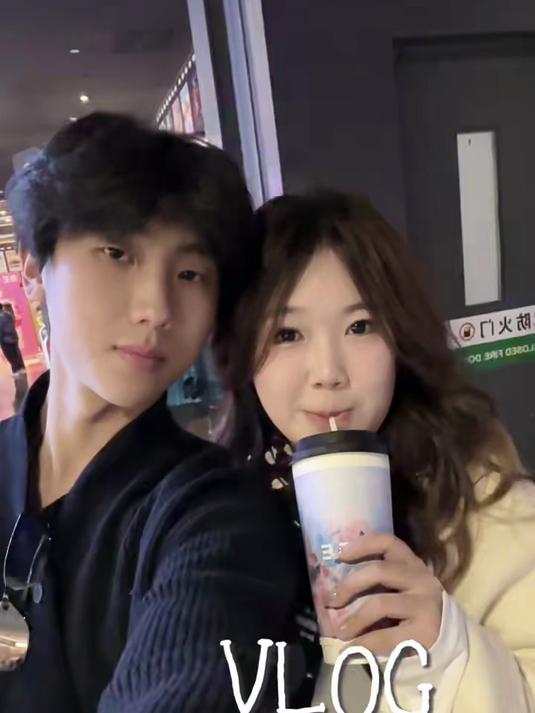 Vlog｜北京小情侣小大人喝奶茶看电影小记