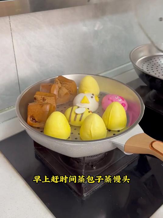 我们家蒸菜都不用蒸锅啦，直接在炒锅上放个蒸盘就可以，平时蒸鸡蛋羹、蒸包子都特别方便#省心宝