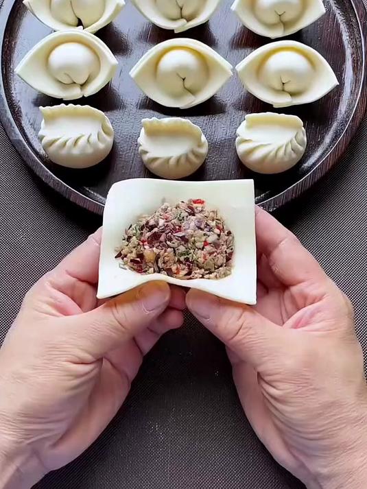 元宝小馄饨包法
