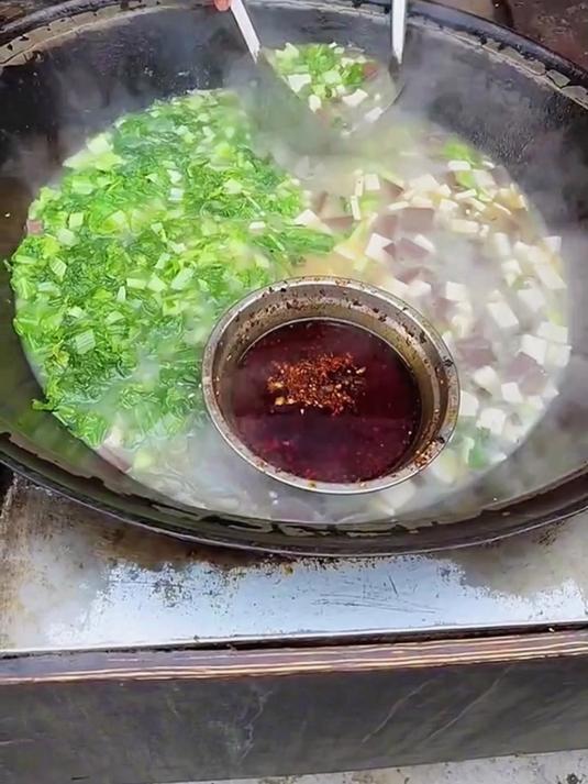 大锅炖菜好吃到爆炸