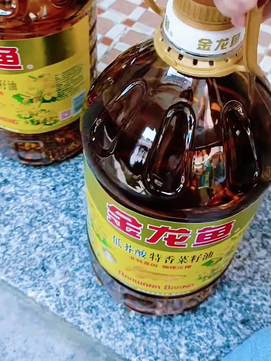 来大羊毛了，这个价到手2大瓶菜籽油，一打开就闻到浓浓