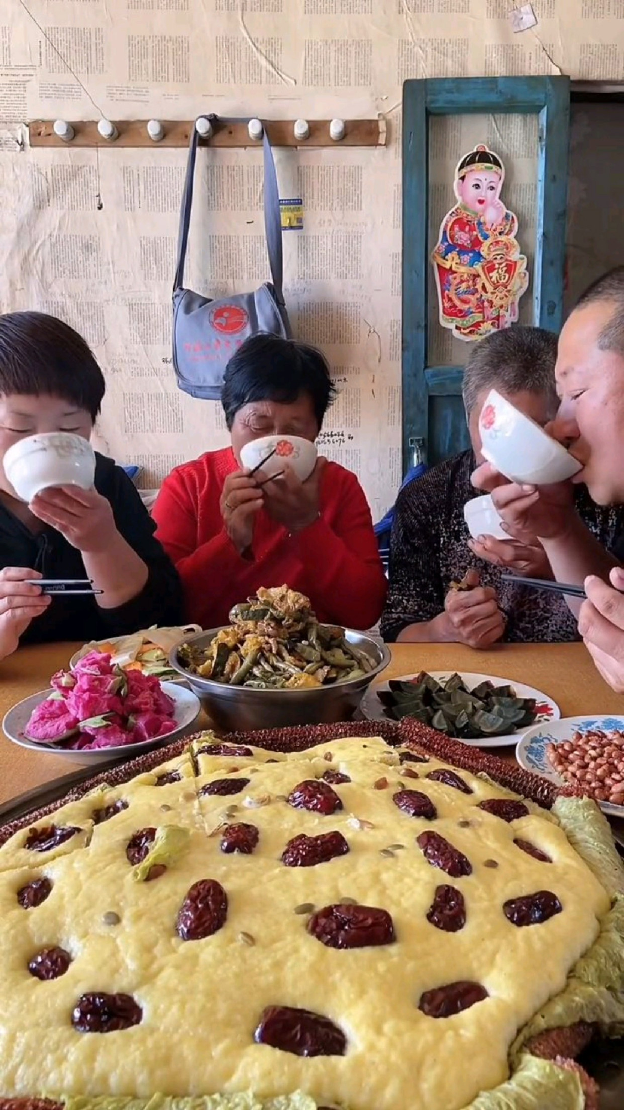 天冷了蒸点枣糕馒头吃