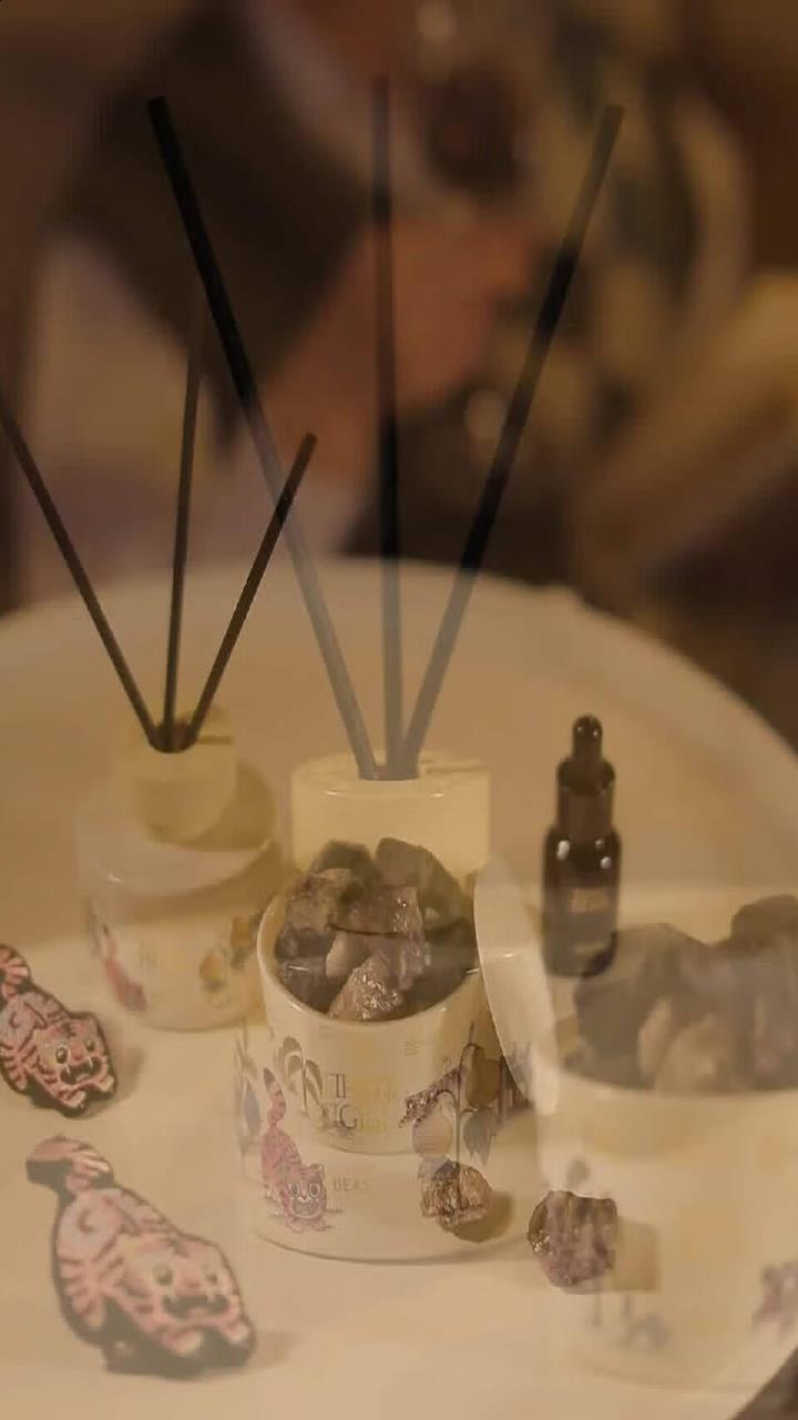 野兽派醉虎下山红酒香氛,前调酸甜的黑皮诺葡萄和野生浆果
