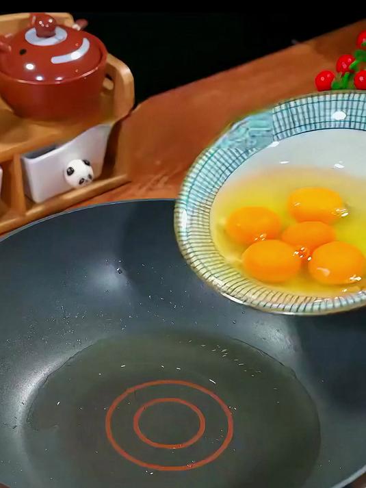 春天是孩子长身体的季节,妈妈一定要经常做裙带菜虾仁鸡蛋汤