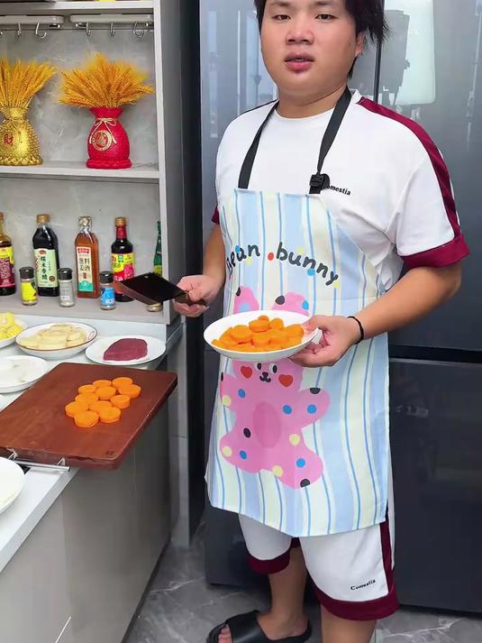 家里厨房比较小的，这款 备菜架一定要试试！收纳空间大更省空间