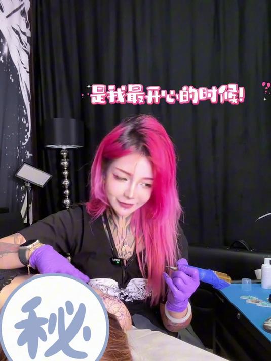 小苍兰寓意着永恒的爱情和忠诚,这就是小姐姐纹这个纹身的意义吧
