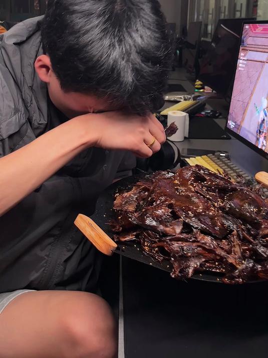 kh这个常德酱板鸭真的辣到我了，又香又辣的特别好吃