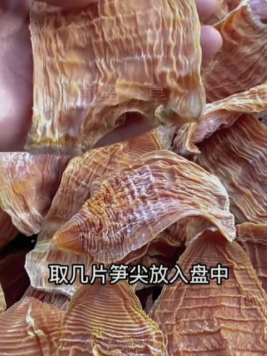 今天做了肉烂笋香还超下饭的笋干焖五花肉