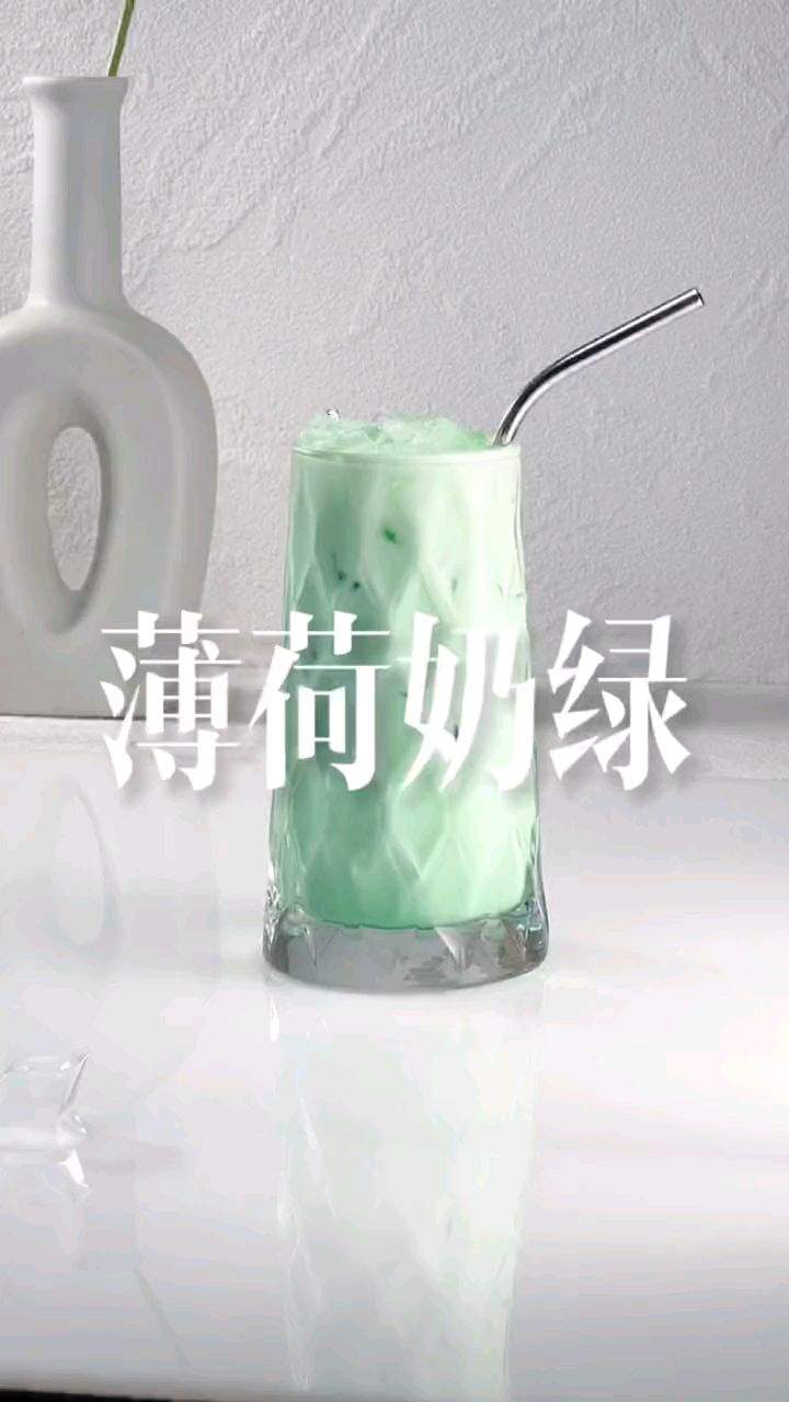 奶茶店的招牌,薄荷奶绿