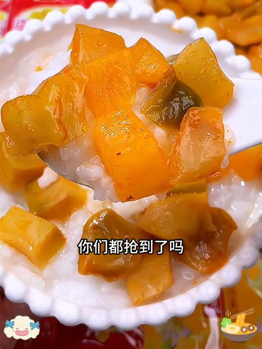 一口榨菜芯,脆嫩鲜香,解馋又开胃