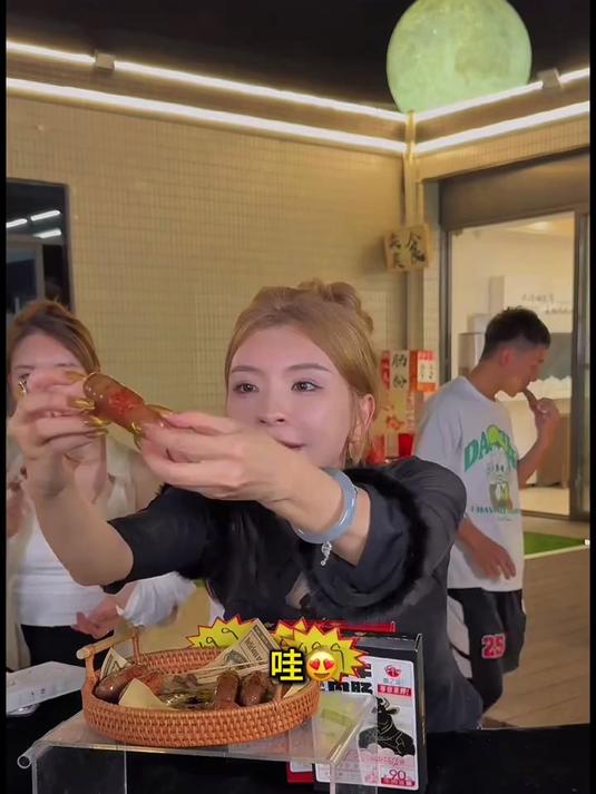 牛肉烤肠,真材实料看得见,配料表干净吃的安心