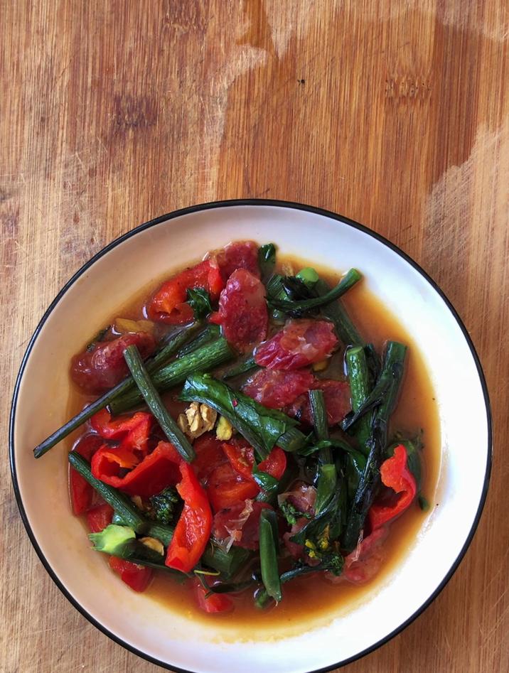 腊肠怎么做好吃,分享一道腊肠炒紫菜苔