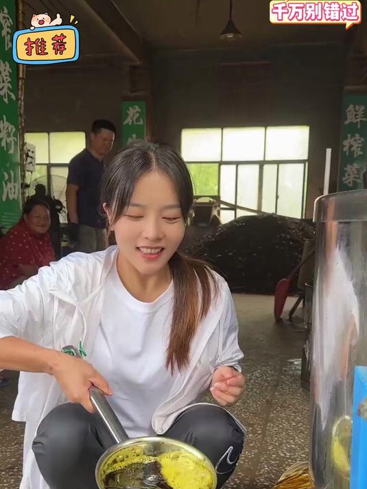 这种浓香自榨得菜籽油你们多久没吃啦 菜籽油