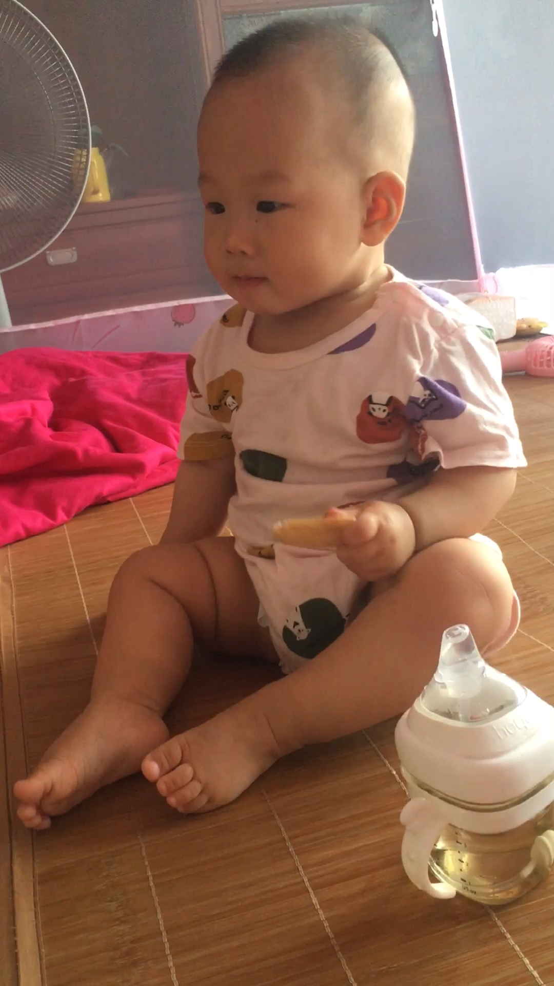 8个月才长一颗牙我看好多宝宝都是两颗一起才的应该没关系吧