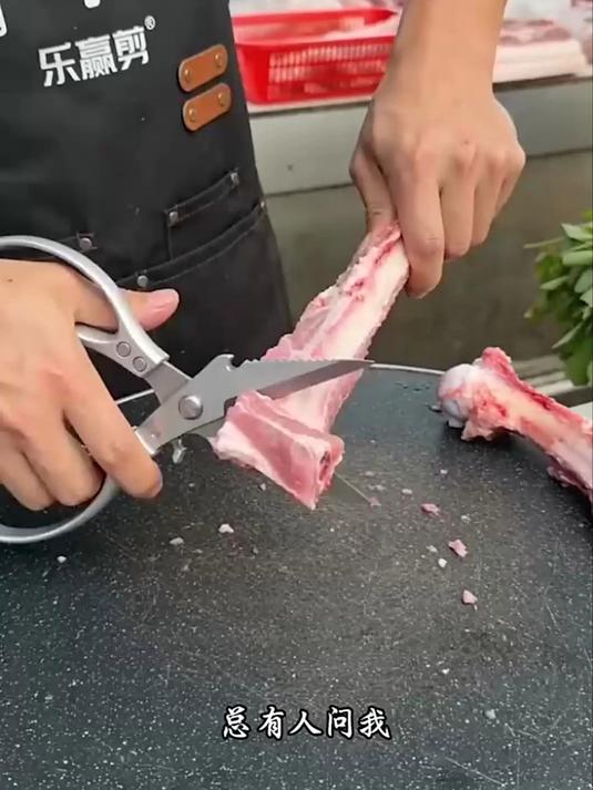 普通剪刀剪不动骨头？乡下老黄鸡实拍，咔咔几下整鸡分解，鸡鸭鱼虾全搞定#鸡骨剪##鸡骨剪刀#
