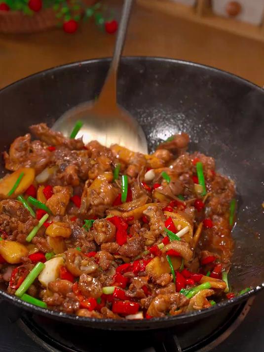 超级好吃的小炒鸡肉,正宗的农家味道