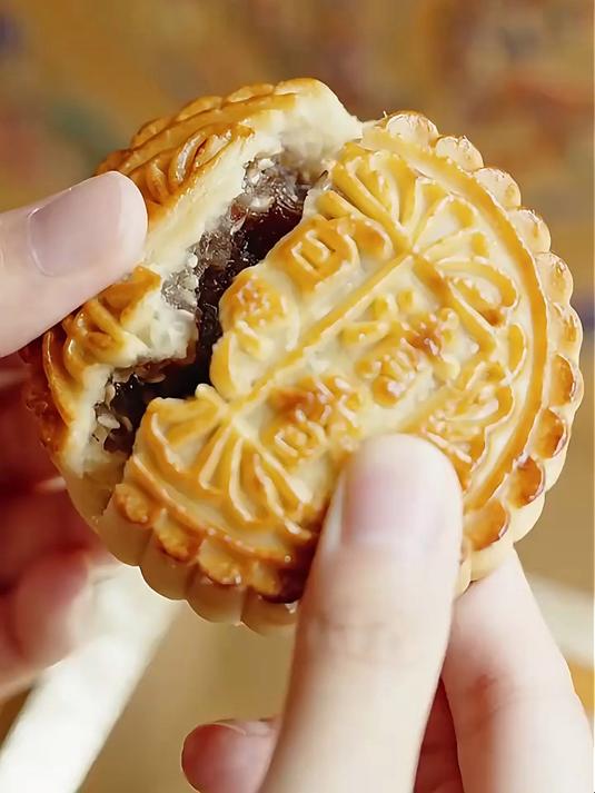 稻香村中秋月饼礼盒,包装大气上档次,送礼有面子