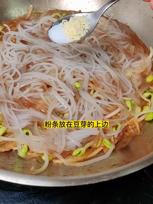 家常黄豆芽炒粉条 这样做比肉都好吃