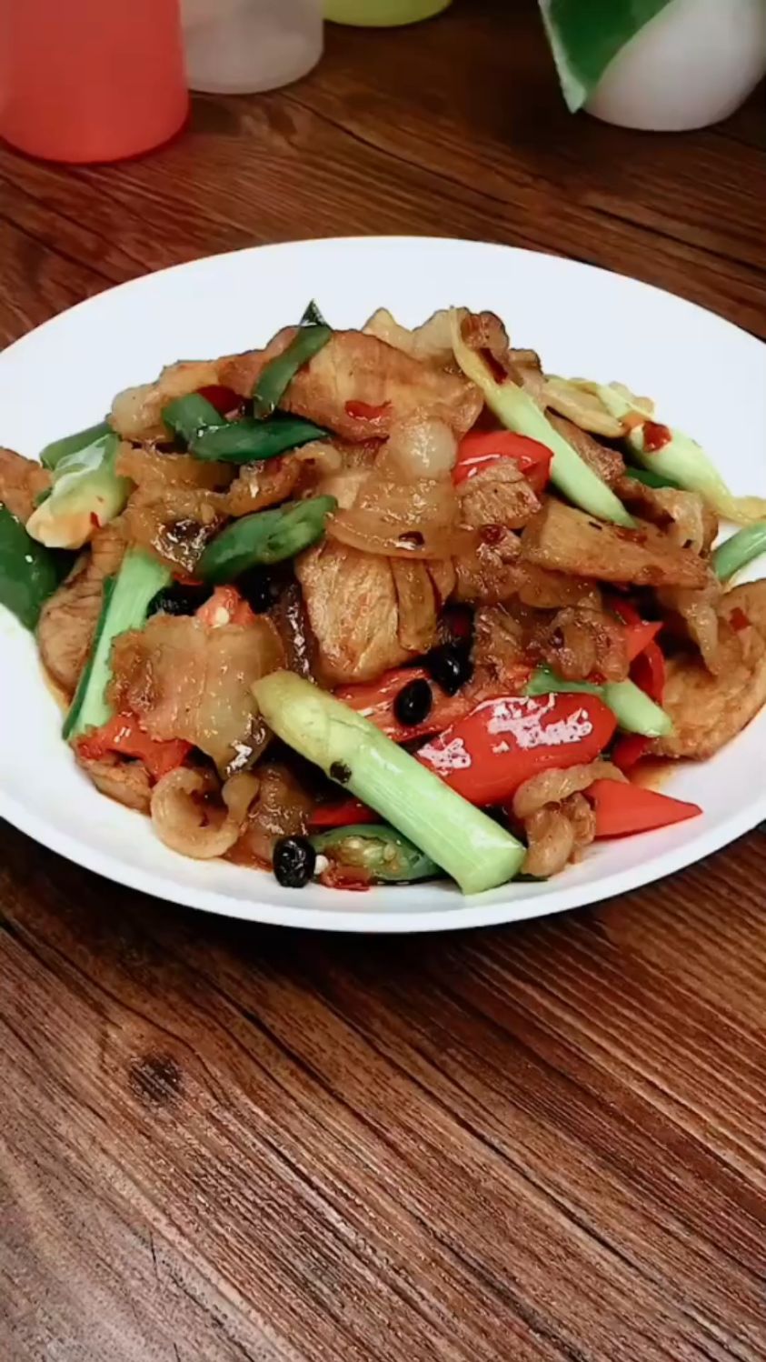 蒜苗炒回锅肉