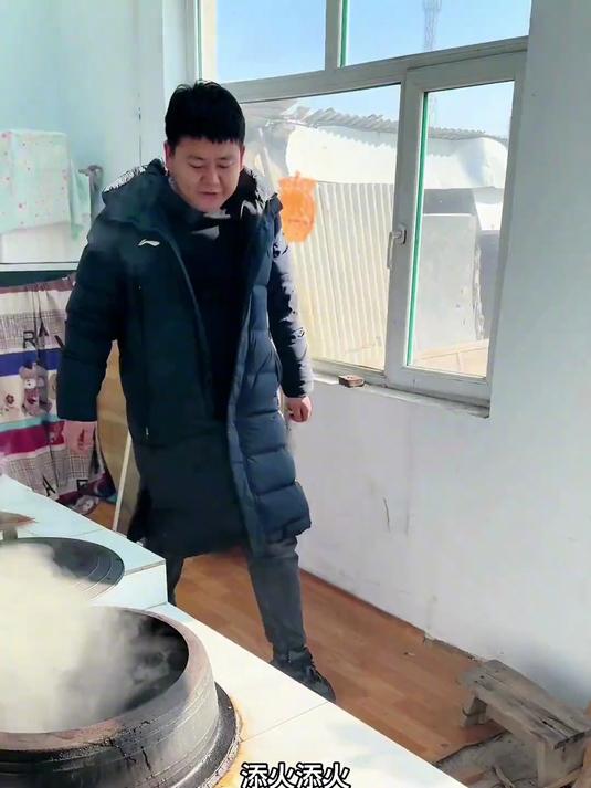 #优质视频激励计划#酸菜猪肉土豆汤,家常凉菜配上韭菜炒鸡蛋,刮刮过年的大肚油 (06)