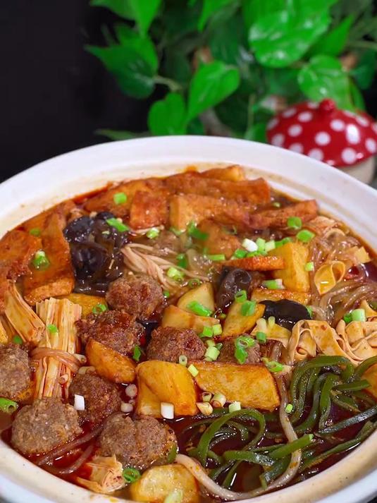 不知道吃啥的时候,你就做这个砂锅炖菜