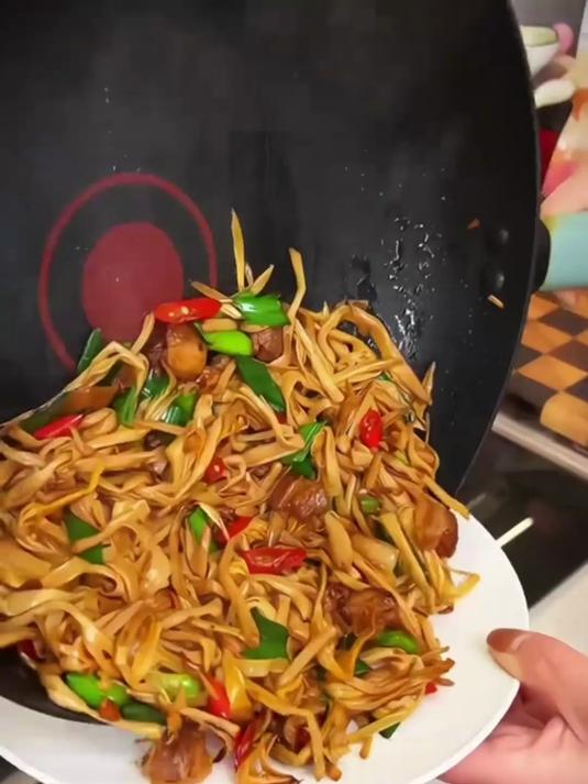 没尝过太可惜！营养干黄花菜，炒肉烧菜炖汤香，传统蒸晒家乡味