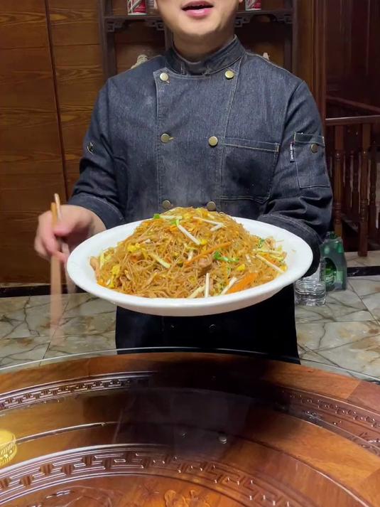 三丝炒米粉，在广东大排档必不可少的一道看家菜