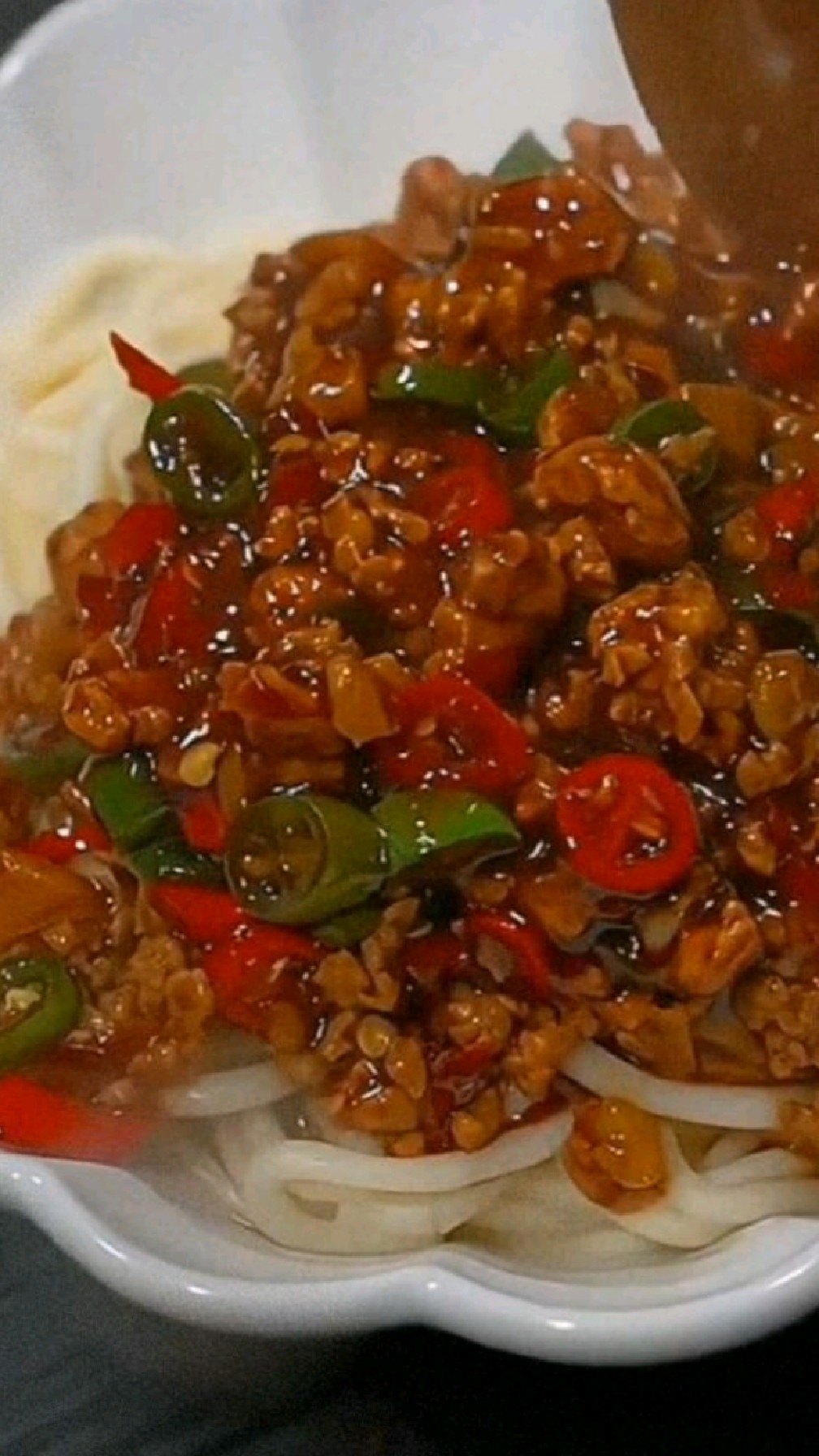三分钟就能搞定的肉沫拌面,酱汁浓郁,香辣开胃,一家人抢着吃