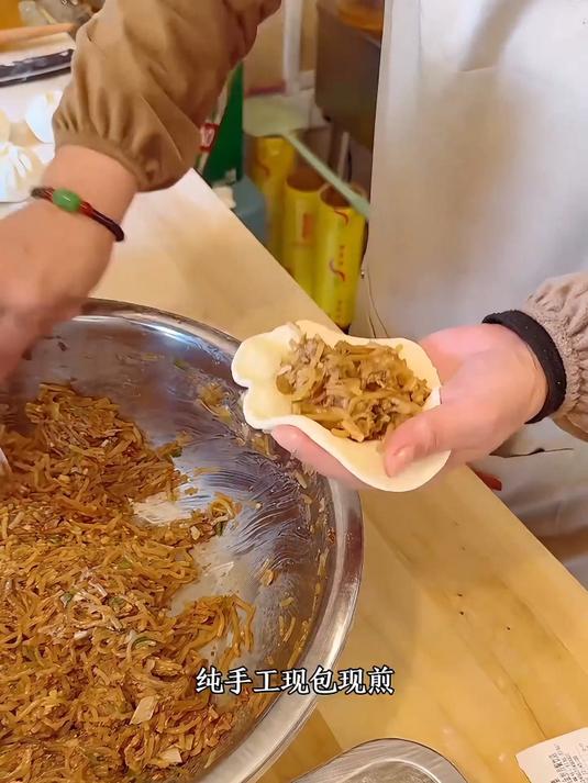 郑州东四环杨金路吃的驴肉生煎包，10个驴肉大包子才卖30！