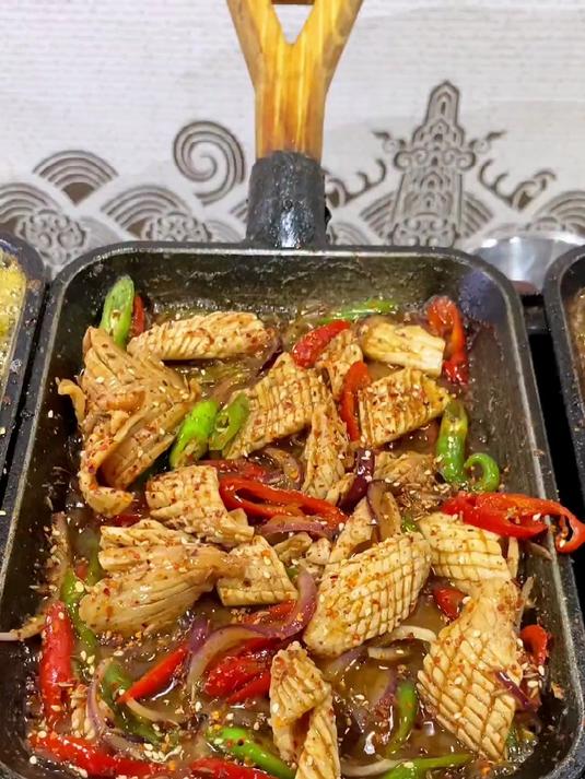 经典铁板菜,比炒菜好吃,比烧烤有味。不用大厨也能做出来